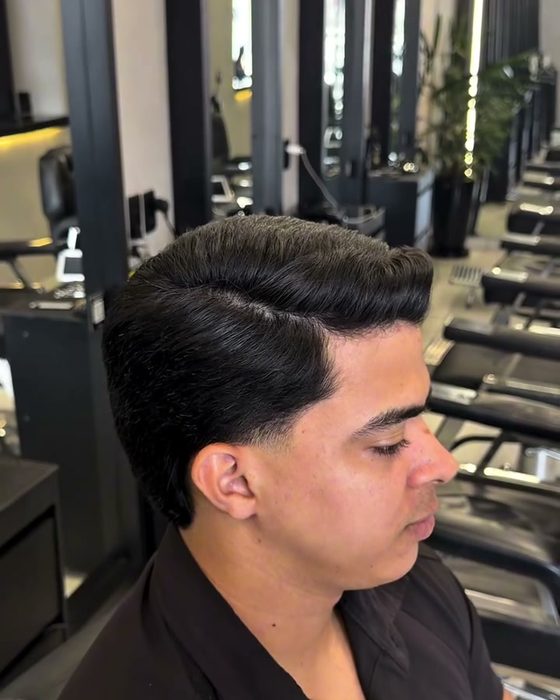 Corte social com risca lateral e fixação
